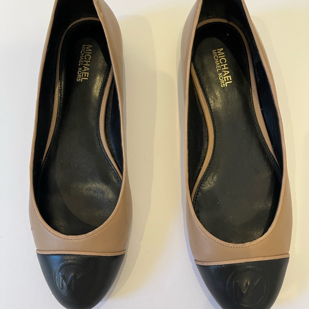 MICHAEL KORS BLACK/TAN SZ 6 MWOMENS BALLET FLAT
